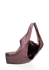 Borsa a spalla in pelle borgogna con un design morbido e manici allungati. Presenta un ampio interno con chiusura a zip.