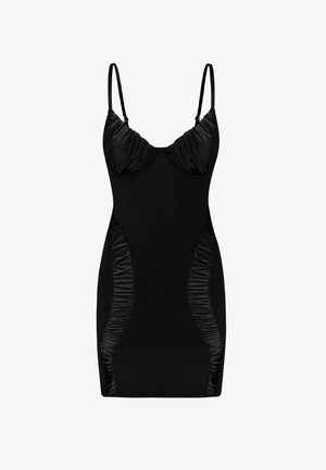 Vestido negro con un diseño ajustado, que presenta una tela principal suave y paneles laterales texturizados. Incluye tirantes finos ajustables y detalles fruncidos.