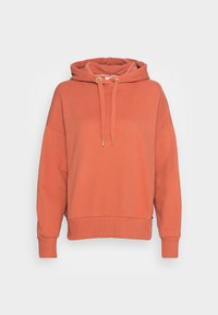 Bluza z kapturem w stonowanym kolorze koralowym, wykonana z miękkiego materiału. Posiada sznurki z metalowymi akcentami oraz ściągacze przy mankietach i dolnym brzegu.