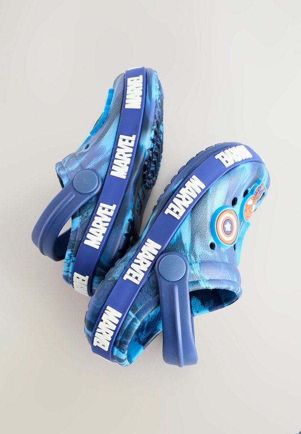 REGULAR FIT – MARVEL CHARACTER – Badesandale