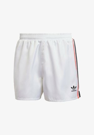 Witte sportshorts van gladde stof. Heeft zijstrepen in rood en zwart, een elastische tailleband en een zwart logo aan de zoom.