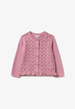 Hellrosa Strickjacke mit Spitzenmuster, rundem Ausschnitt, vier Holzknöpfen und einer Rüsche am Saum.