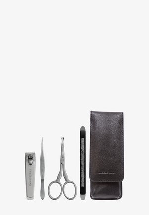 ESSENTIAL GROOMING KIT - Skincare set - -