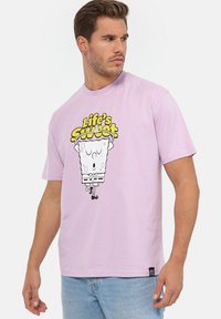 Re:Covered SPONGEBOB LIFES SWEET - Printtipaita - purple
