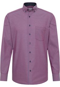 Camicetta a maniche lunghe a quadri rossi e blu con colletto a punta, taschino frontale e bottoni scuri. Realizzata in tessuto intrecciato con una leggera texture.