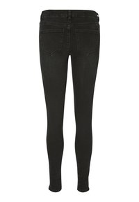 Jeans skinny negros de mezclilla, con tiro alto, dos bolsillos traseros y una textura suave. El ajuste general es ceñido.