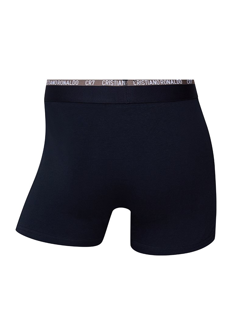Boxers bleu marine en matériau doux et extensible avec une ceinture élastique contrastante portant le nom de la marque "CR7" et "Cristiano Ronaldo."