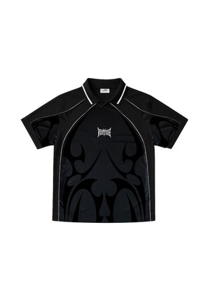 Schwarzes kurzärmeliges Polo mit weißer Paspelierung, abstrakten Tribal-Mustern auf der Vorderseite und dem weißen "VERVERE"-Logo mittig auf der Brust.