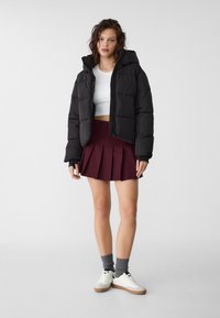 Stradivarius HOODED PUFFER - Zimná bunda - black