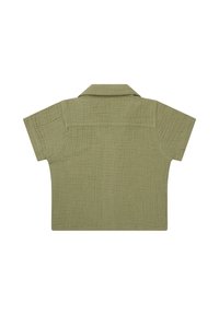 Koszula krótko rękawowa z kołnierzykiem uszyta z teksturowanej oliwkowej tkaniny, z tylnym karczkiem i detalicznymi przeszyciami.