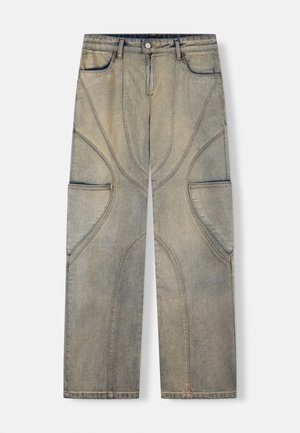 Lysvasket denimbukse med avslappet passform, med buede sømmer, doble sidelommer og knappestolpe.