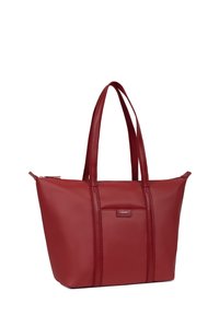 Czerwona torba tote wykonana z gładkiego materiału syntetycznego, z dwiema długimi rączkami, z zamkiem błyskawicznym oraz wyraźnymi poziomymi przeszyciami.