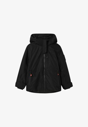 Sort vandtæt jakke med hætte, frontlynlås, sidelommer og brystlomme samt justerbare ærmer. Har røde detaljer og en afslappet pasform.