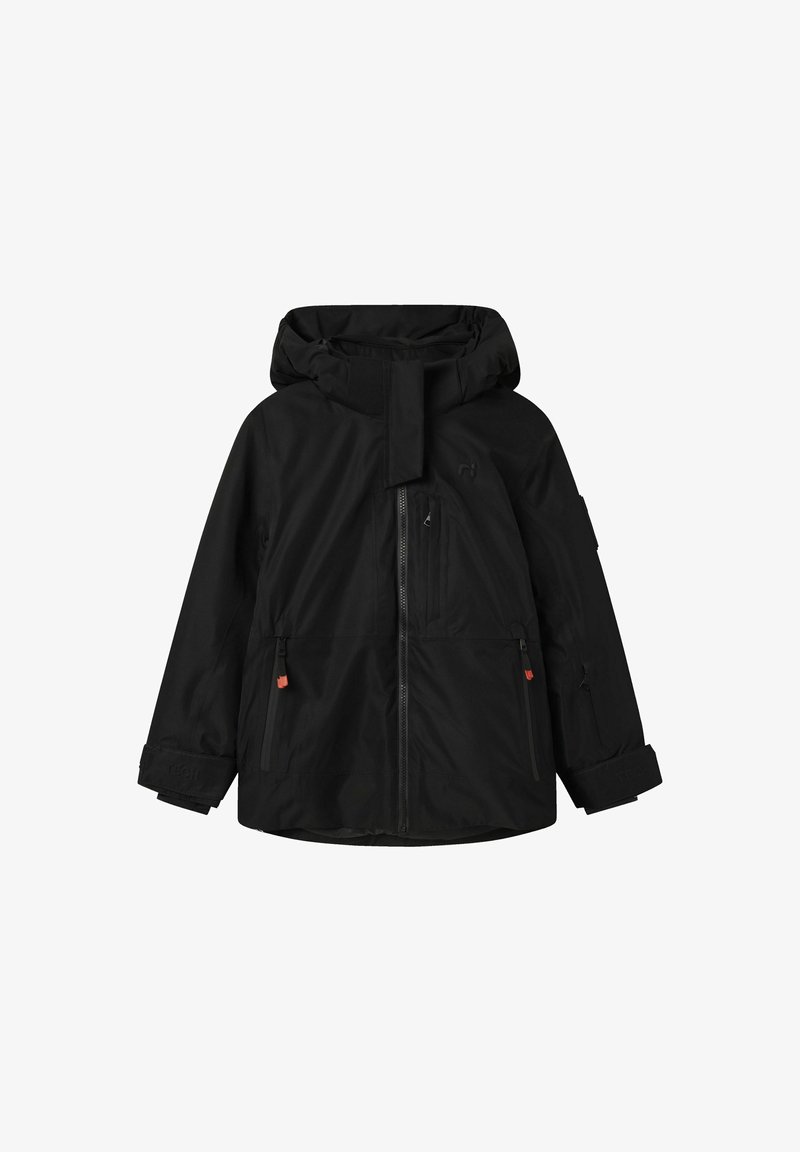 Veste imperméable noire avec capuche, fermeture éclair sur le devant, poches latérales et poches poitrine, et poignets ajustables. Présente des accents rouges et une coupe décontractée.