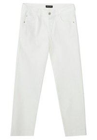 Białe dżinsy z denimu o prostych nogawkach, w stylu z pięcioma kieszeniami, zapinane na metalowy guzik, z minimalnymi przeszyciami.
