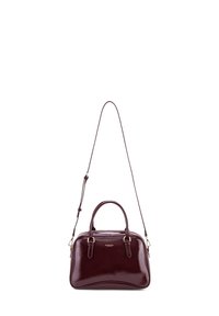 Borsa in pelle laccata bordeaux con doppi manici superiori, tracolla removibile e design strutturato. Presenta hardware dorato e brandizzazione.