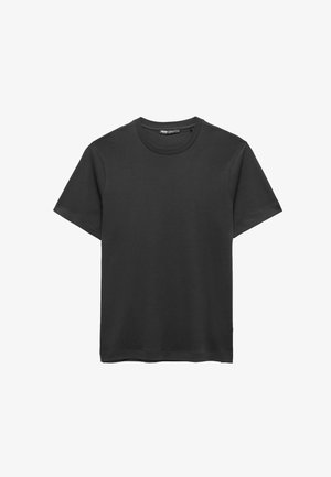 Czarny t-shirt z krótkim rękawem wykonany z miękkiej bawełny, z okrągłym dekoltem i luźnym krojem z prostym dołem. Brak widocznych logotypów lub wzorów.