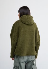 Ellesse ZEPPY - Mikina s kapucňou - khaki