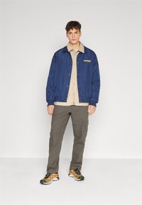 Wrangler TRANSITIONAL JACKET - Allvädersjacka - black iris