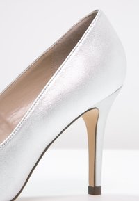 Pier One Escarpins à talons hauts - silver-coloured