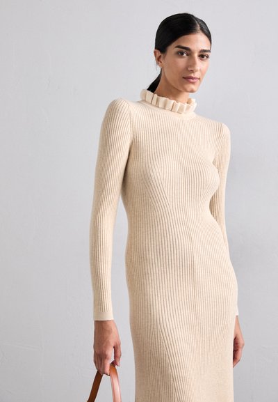 sandro Dolga obleka - beige