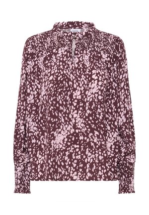 Långärmad blus med vinröda och ljusrosa abstrakta fläckar, smockad hög halslinning och manschetter, liten nyckelhålsöppning fram med knappstängning.