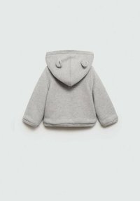 Siva dječja dukserica s kapuljačom u obliku okruglih ušiju, rebrastim manžetama i rubovima, mekim pletenim teksturom i jednostavnim, jednobojnim dizajnom.