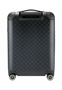 Valigia rigida nera con motivo geometrico, dotata di manico superiore e due ruote lisce. Dettaglio del logo sulle ruote.