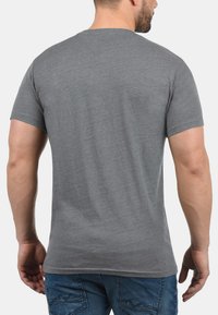 Solid SDBEDO - Jednoduché tričko - grey melange
