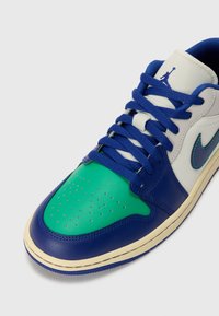 Jordan AIR JORDAN 1 - Joggesko - sail/deep royal blue/stadium green/neutral grey/muslin