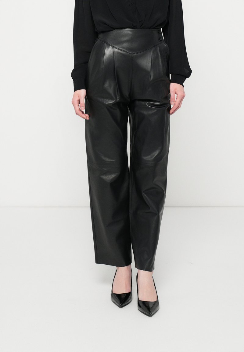 Emporio Armani Leren broek zwart