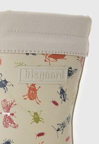 Botte imperméable beige avec un col texturé crème, décorée de motifs d'insectes colorés dans différentes teintes, et un logo de marque bien en vue.