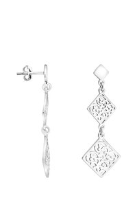 Silverörhängen med en hängande design som har två diamantformade bitar. Den undre delen har ett intrikat mönster som tillför textur.