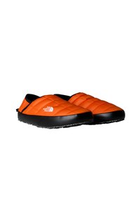The North Face M THERMOBALL TRACTION MULE V - Pies de gato - tnf orange tnf white