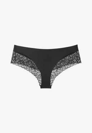 Czarna bielizna z gładkim przednim panelem z tkaniny oraz misterną czarną koronką ozdobioną falistym brzegiem po bokach.