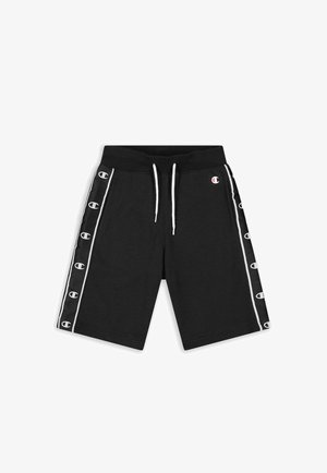 Pantalones cortos deportivos negros con cordones blancos y franjas con el logotipo de la marca a lo largo de los lados y un pequeño logotipo en el muslo izquierdo.