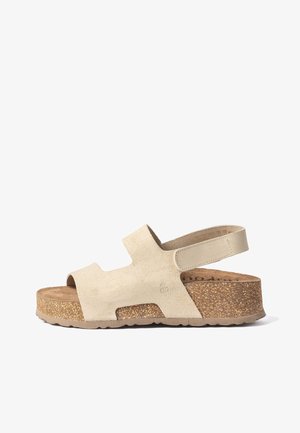 Sandalia de ante beige con punta abierta, tira trasera y suela de plataforma de corcho diseñada para comodidad y soporte.