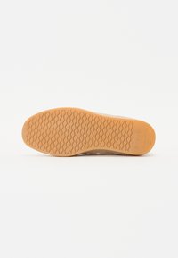 Thumbnail Image 5