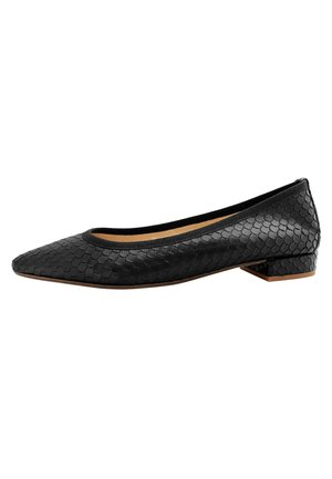 Ballet flat nera con un motivo testurizzato a squame, punta affusolata e tacco a blocco piccolo. Caratterizzata da un bordo elastico nero attorno all'apertura.