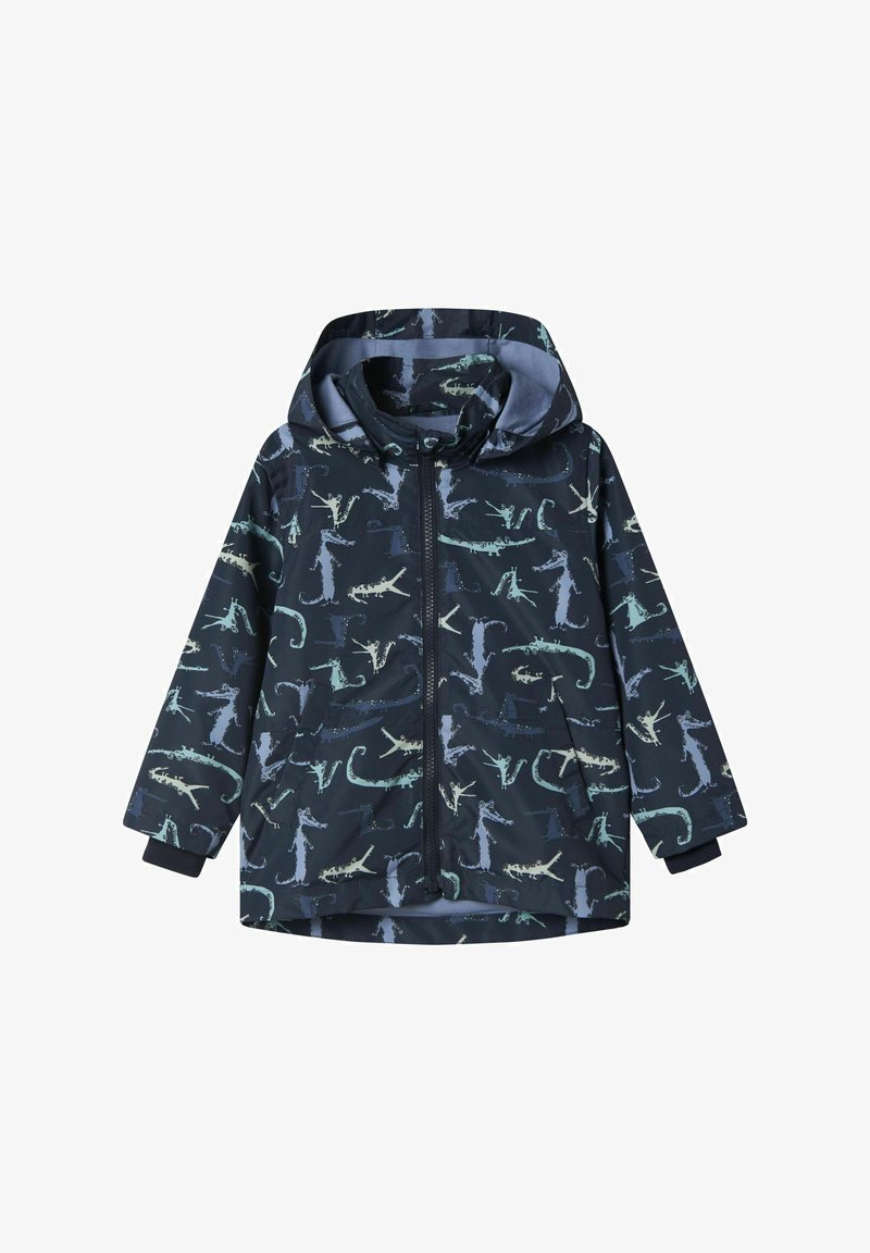 Giacca impermeabile da pioggia blu navy con cappuccio, caratterizzata da un motivo di dinosauri blu chiaro e verdi. Chiusura con zip e polsini elastici. Materiale impermeabile.