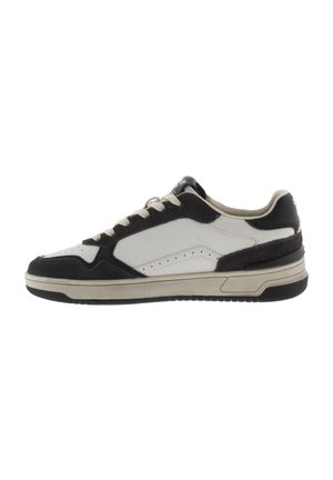 Sneaker basse con una combinazione di suede nero e pelle bianca. Il design include una linguetta imbottita, accenti testurizzati e dettagli perforati.