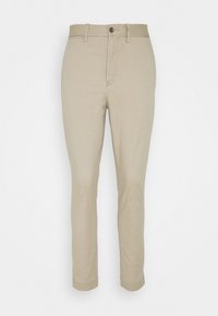 Béžové bavlněné kalhoty s rovnou nohavicí, zapínání na knoflík a ohrnutými manžetami. Hladká textura bez viditelných vzorů nebo ozdob.