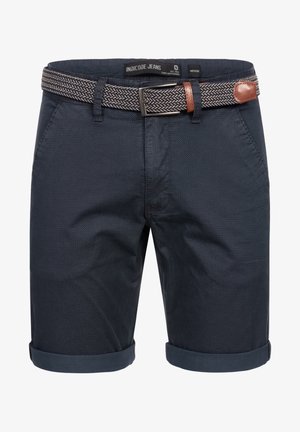 Marineblå shorts med et tekstureret mønster, opsmøgede kanter og et vævet bælte med en brun læderdetalje. Mærketiketten er synlig.