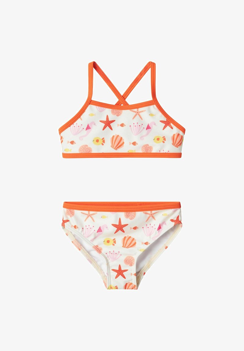 Zweiteiliges Bikini-Set mit einem orange-weißen Design und maritimen Motiven, einschließlich Fische, Muscheln und Seesterne. Mit überkreuzten Trägern.