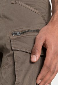 G-STAR ROVIC ZIP 3D STRAIGHT TAPERED - Calças cargo - brown