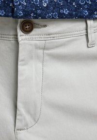 Jack & Jones JPSTBOWIE SOLID MID - Shorts - drizzle