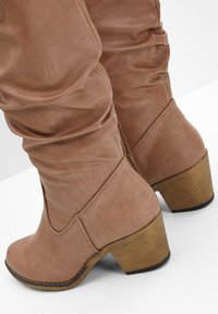 bonprix Stivali alti - brown