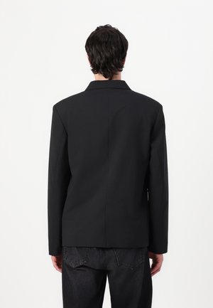 Classificação 15: Libertine-Libertine - PUBLIC - Blazer