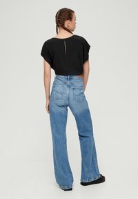 QS DOTÉ D’UNE FENTE DANS LE DOS - Bluse - schwarz