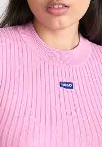 HUGO SCOOVY - Maglione - medium pink